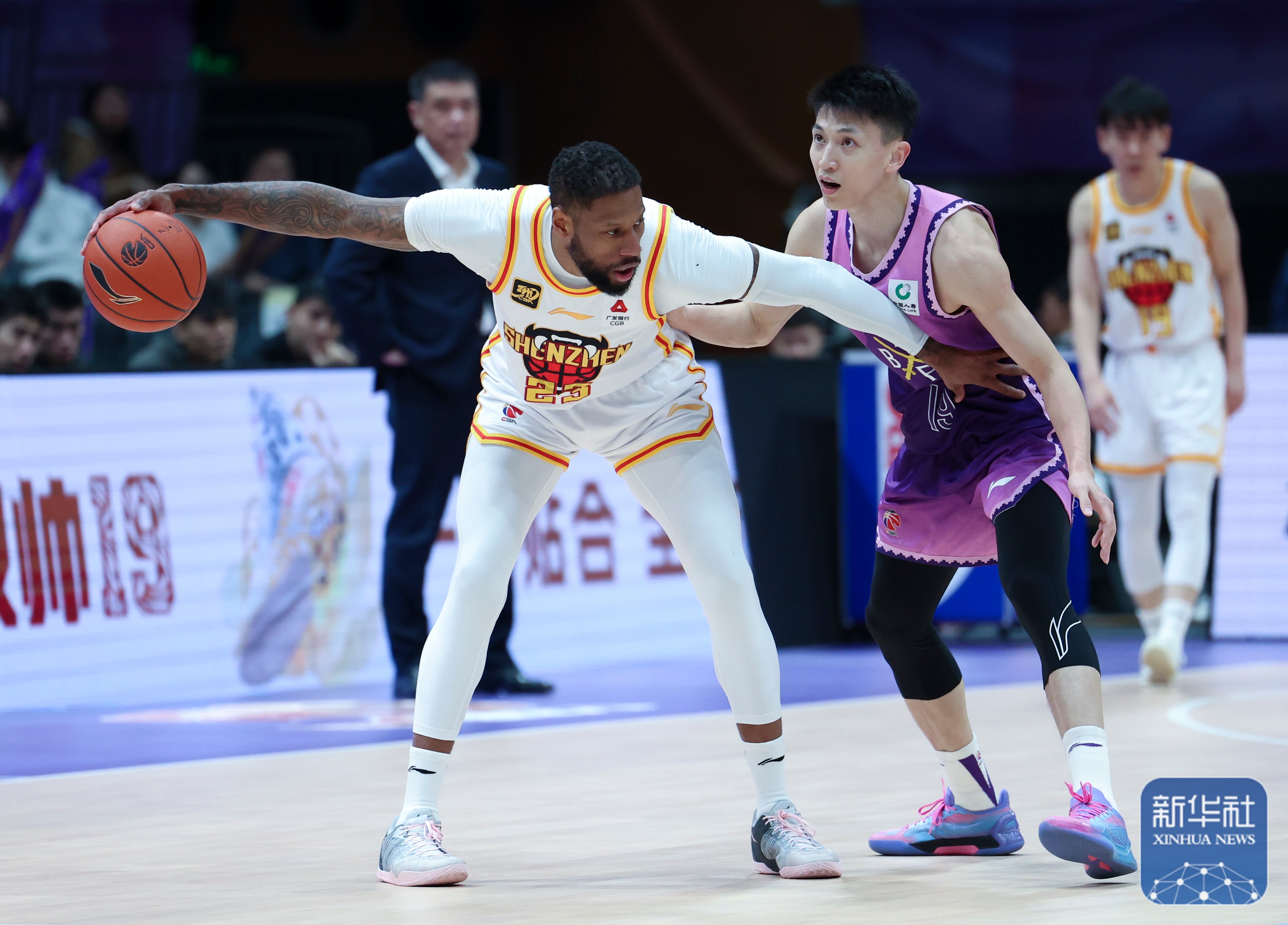 爱游戏体育官方网站包含赛后CBA常规赛传出新动向，曼联复出首秀，管理层表态：气氛紧张，控场能力受关注的词条